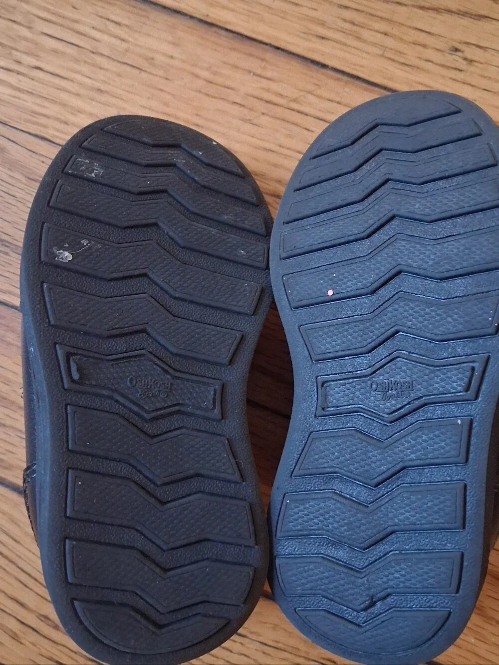 Oshkosh B'gosh - Toddler Boy Black Faux Leather Casual Dress shoes. Size 5